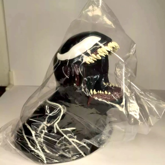 🥵 VENOM x REGAL POPCORN BUCKET EXCLUSIVE 🤪 - Picture 6 of 6